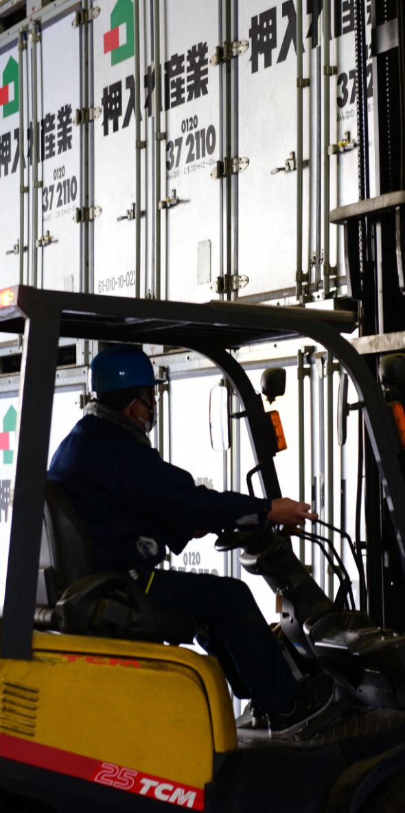 結城運輸倉庫の仕事の様子(スクロール画像)